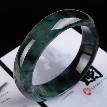 “A貨”翡翠手鐲 從漢風珠寶到五金交電的奇妙跨界